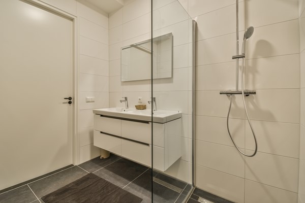 Medium property photo - Haarlemmerweg 484, 1014 BL Amsterdam